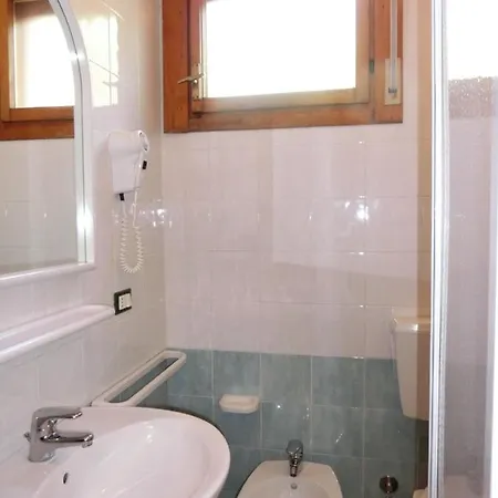 Comfy Flat With Terrace Next To The Beach-beahost Μπιμπιόνε