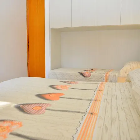 Διαμέρισμα Comfy Flat With Terrace Next To The Beach-beahost Μπιμπιόνε